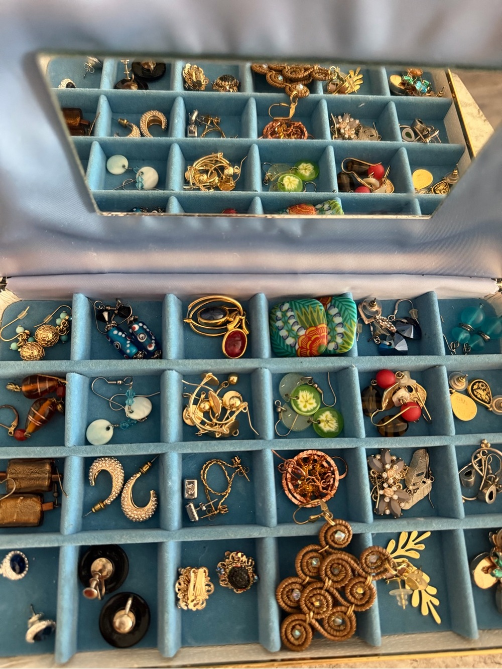 Assorted Women's Earrings Set - Blue Velvet Organizer